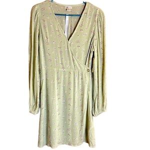 Billabong NWT Lotta Love Long Sleeve Lightweight Green Floral Wrap Style Dress